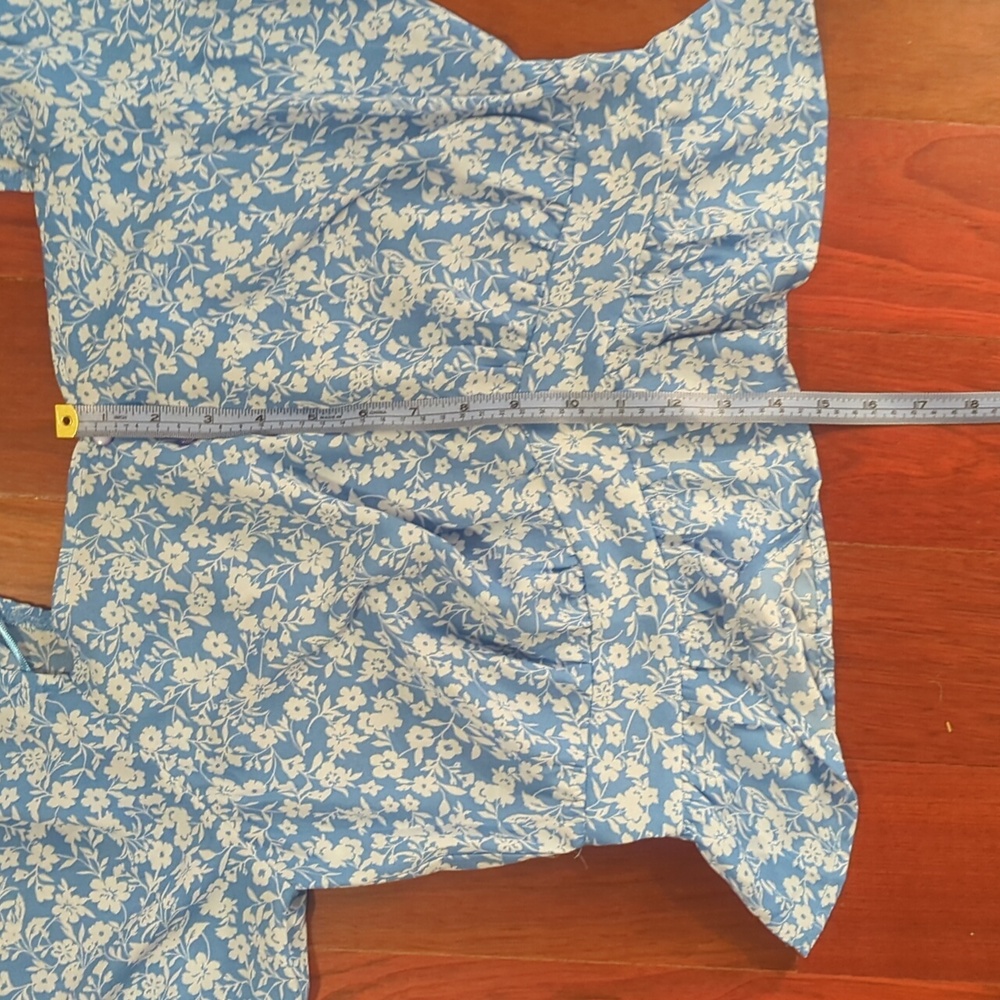 Lush Blue Floral Top W Balloon Sleeves Buttons Sweetheart Neckline & Peplum Hem - Picture 7 of 7